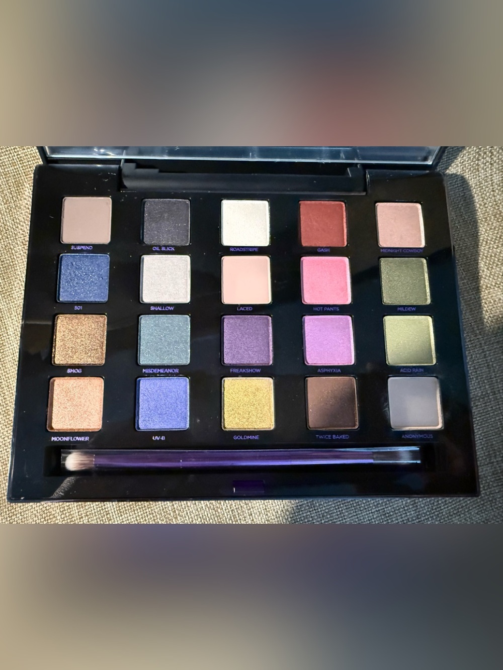 Urban Decay Black Palette with Purple Logo - Picture 2 of 3